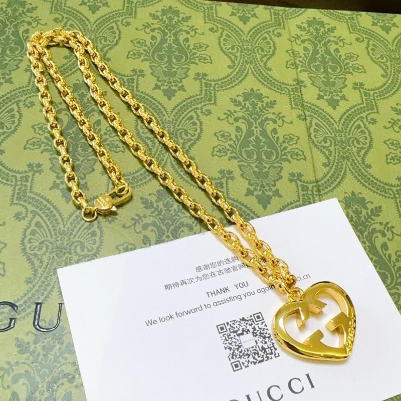 G*u*i necklaces